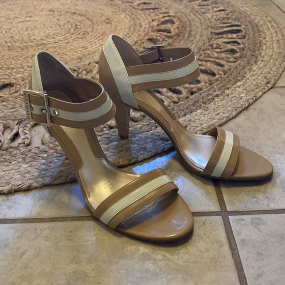 Alex Marie Nude Heels - Picture 2 of 6